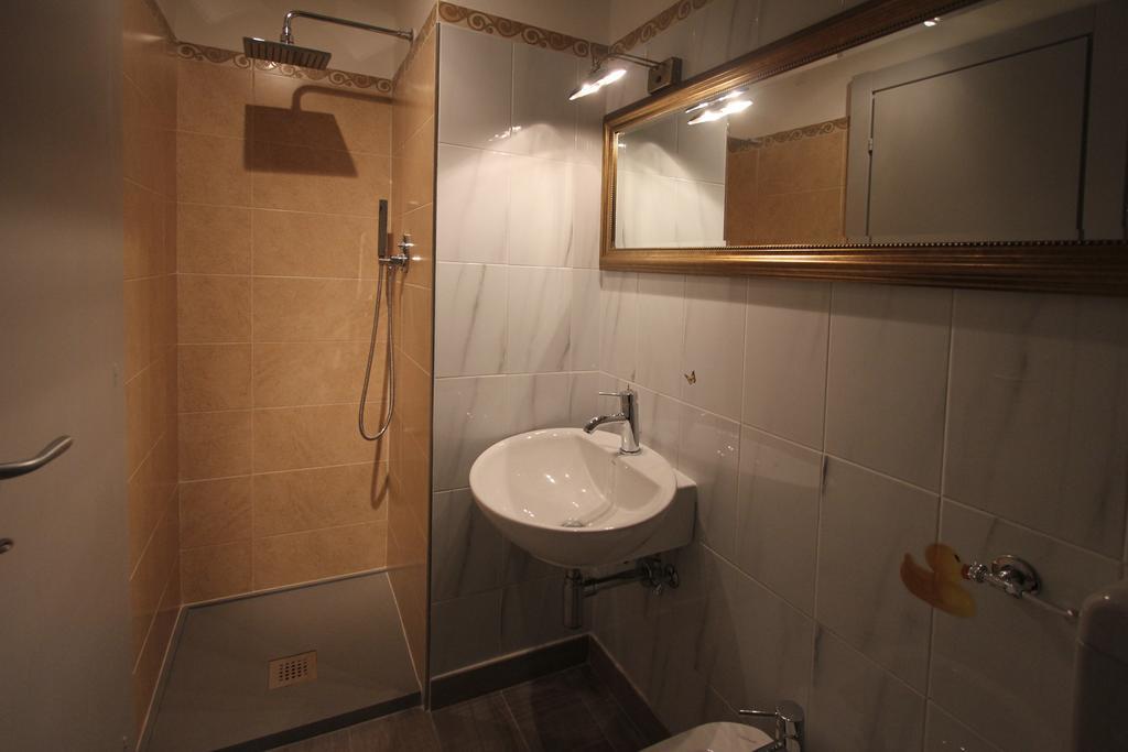 Hotel B&B Francesca Варацце Екстер'єр фото
